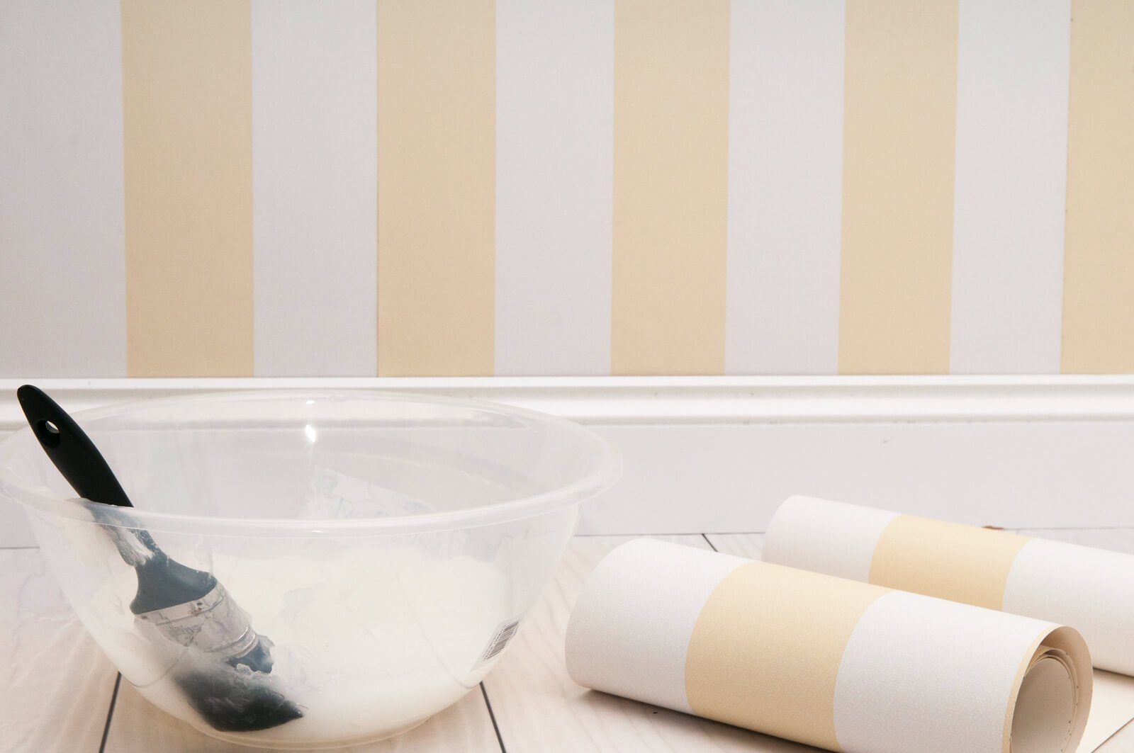 home interior design trends wallpapering