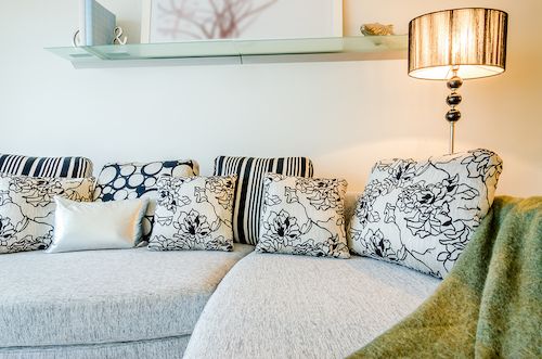 5 Easy Ways to Make Your Sofas Irresistible throw pillows