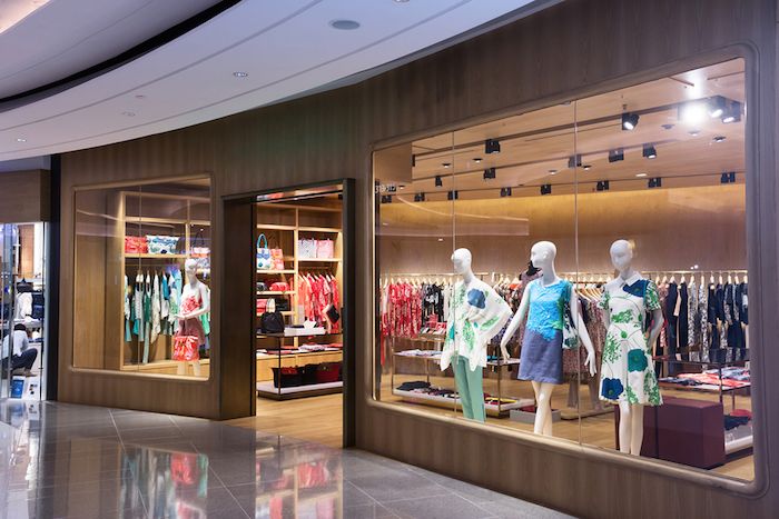 Window Display Design Based On Shape Size of Window Retail Design