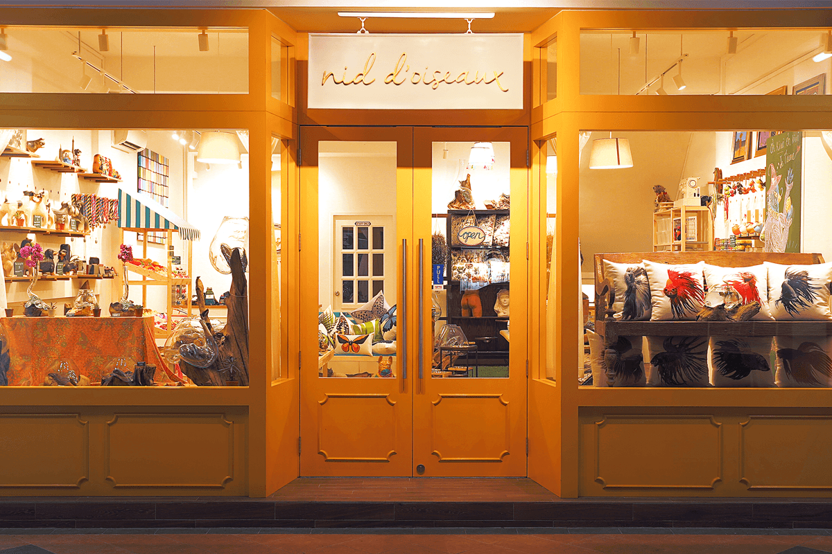 Window Display Design: Turning Heads and Making People Enter Your Store