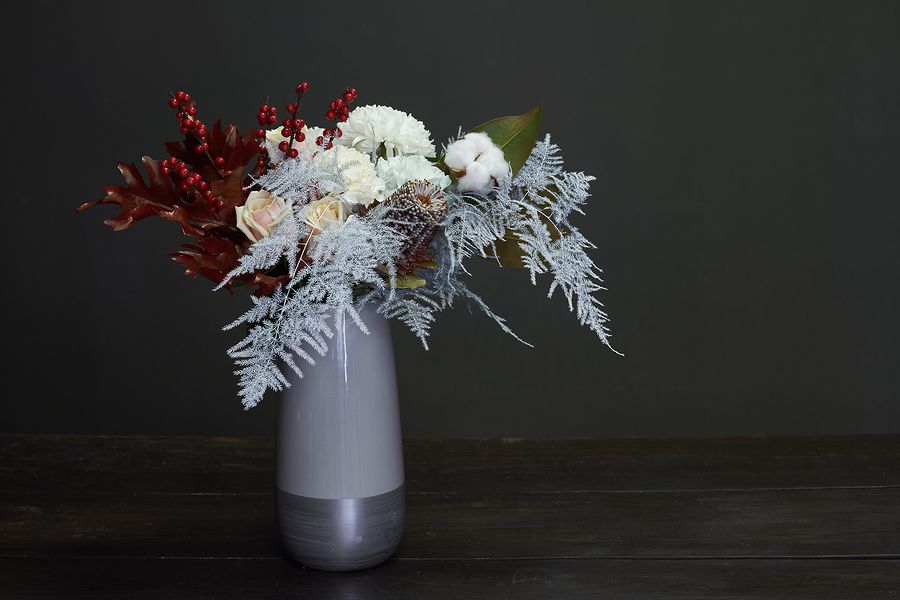 home interior design using Ceramics for decor cermaic vase