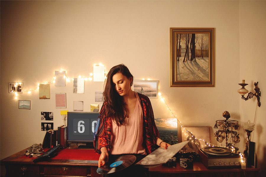 Displaying Antique Collectibles In A Modern Way