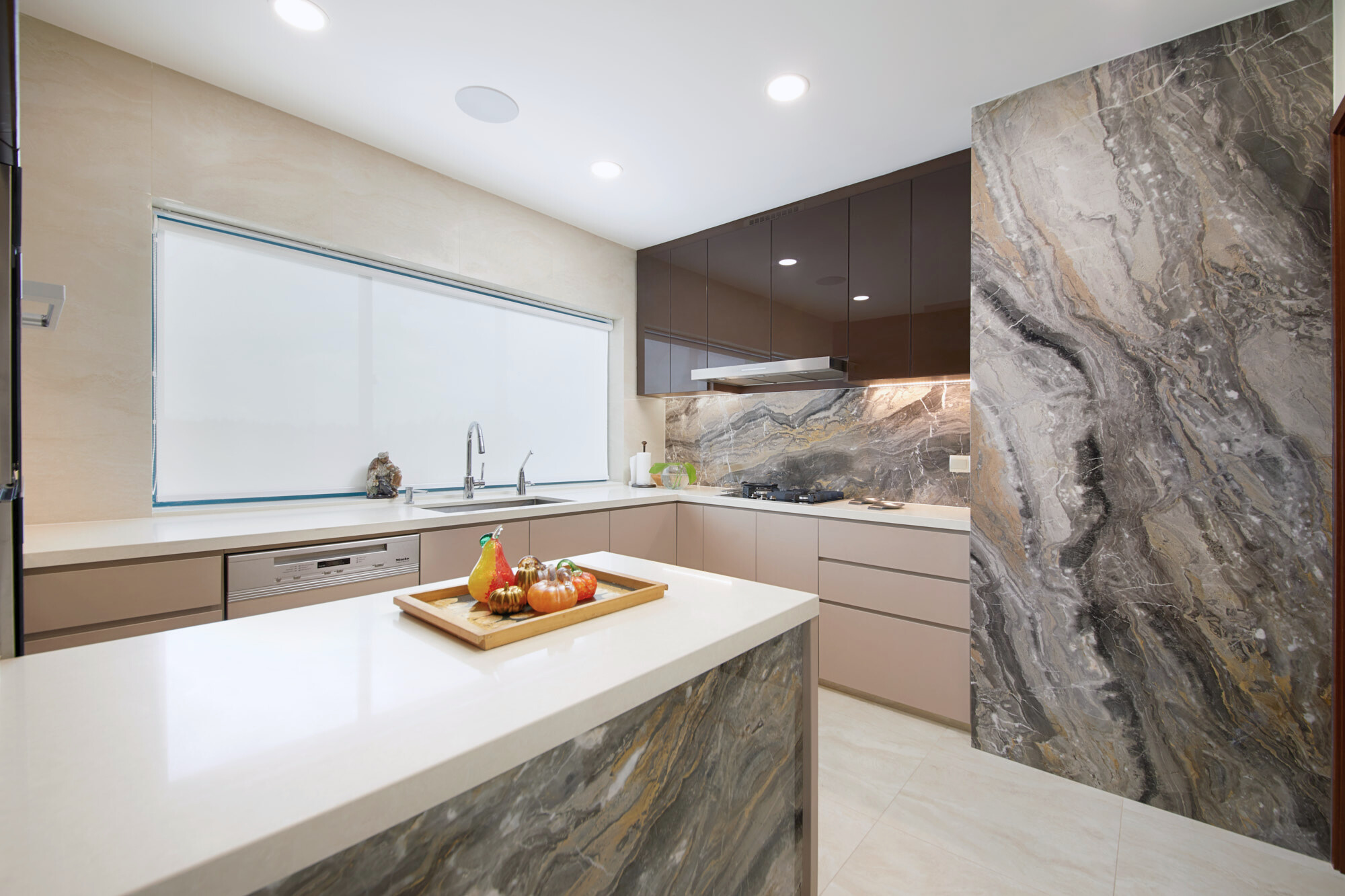 Open-concept kitchen with stone backsplash and island paneling